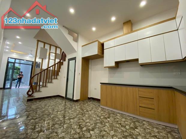 Bán nhà cạnh UB xã Kim Chung, Hoài Đức. Đơn lập 43m2 xây 5 tầng, ngõ thoáng gần Chợ Trường - 1