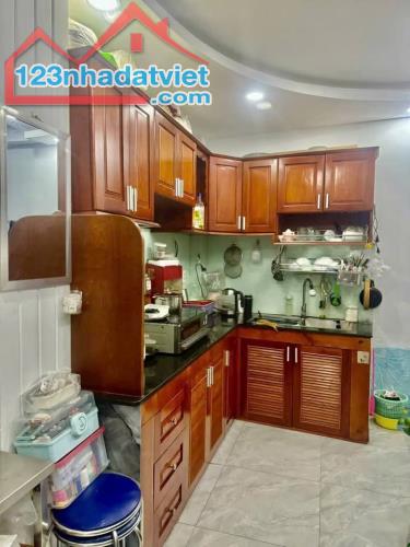 CHỈ 2,65TỶ CÓ NGAY NHÀ SỔ HỒNG RIÊNG - DT: 55m² - TRỆT 2 LẦU ĐÚC KIÊN CỐ - HẺM NHỰA 5M- - 2