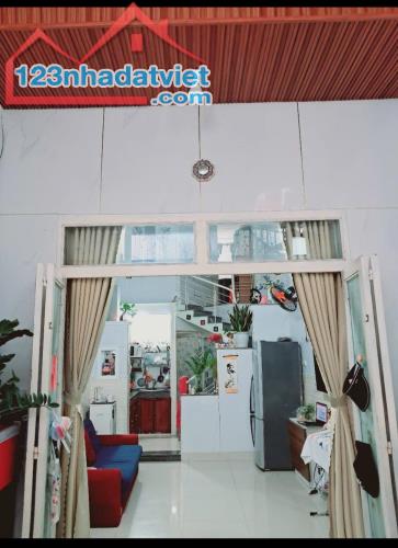 ♣ Kiệt gần Chợ Đống Đa , 40m2, lửng đúc, sạch đẹp, cây xanh mát rượi 2.3x tỷ