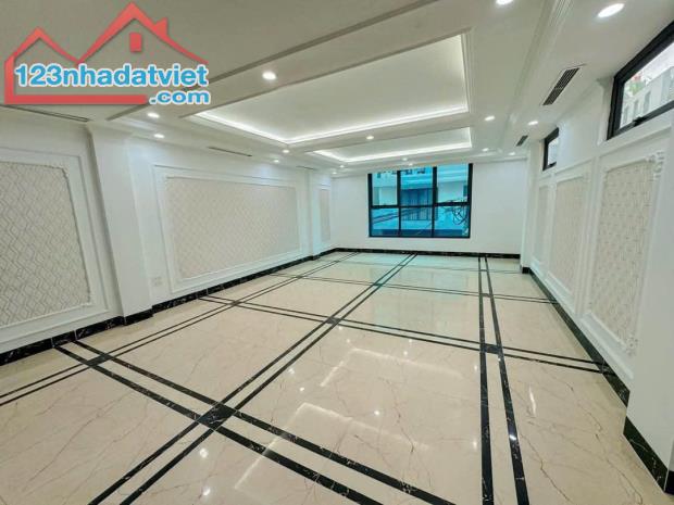 Bán nhà vị trí đẹp phố Đội Cấn 63m2, 5T thang máy, MT4.5m vỉa hè ô tô kinh doanh
