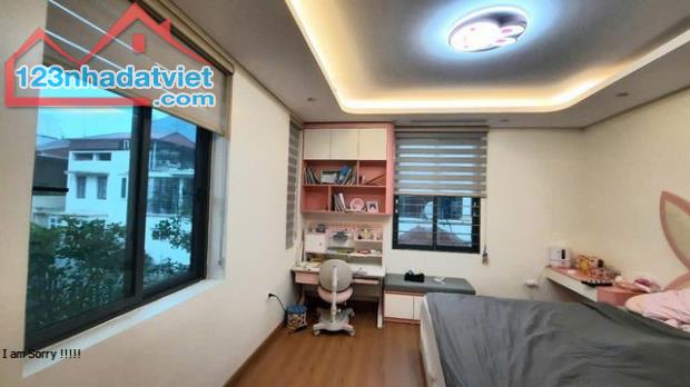 Bán nhà Võ Chí Công - Tây Hồ: Tòa nhà căn hộ, thang máy, ở ngay, phân lô, ô tô đỗ cửa.
