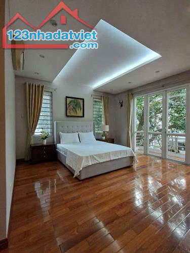 Bán biệt thự sang trọng đẳng cấp khu BT Vườn Đào, Tây Hồ. DT 203m x 4t, mt 16m. Giá 100 tỷ
