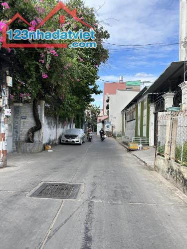 Chủ ngợp bank, bán gấp nhà hẻm xe hơi Gò Dầu - Tân Phú vị trí đẹp, đủ tiện ích chỉ 5 tỷ 1.