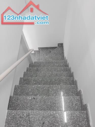 Chủ ngợp bank, bán gấp nhà hẻm xe hơi Gò Dầu - Tân Phú vị trí đẹp, đủ tiện ích chỉ 5 tỷ 1. - 1