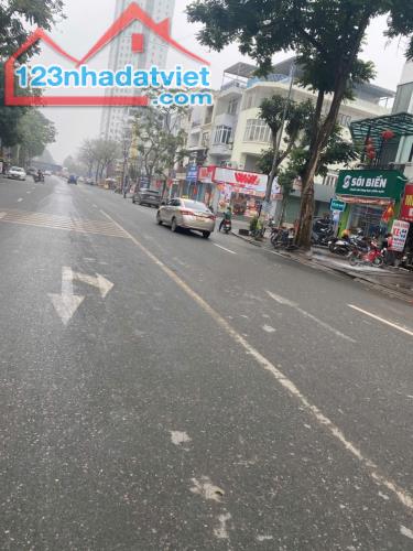 KInh Doanh 70m, MT 4,5m, Đông Nam, Đường Vỉa hè 20m, Giá 17.8 Tỷ. LH: Hoàng Trung - 1