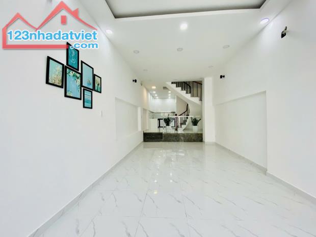 Hiếm, Hẻm xe hơi, khu phân lô, nhà mới ở ngay, 3 tầng, 3 phòng ngủ, Diện tích 64m2 chỉ