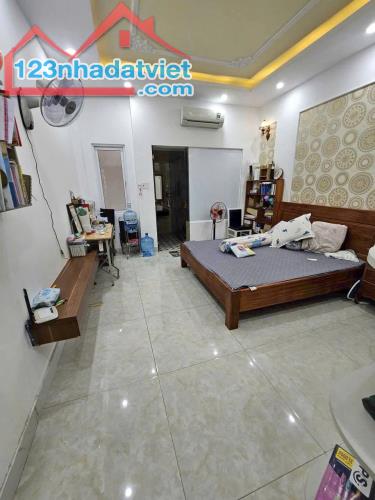 (Cực Hiếm) Lê Văn Lương Q7 - BTCT - 7 CHỖ ĐỔ CỬA - 56m2 - 4 TỶ hơn TL - 4