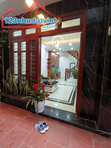 Bán nhà Bát Khối - Long Biên. Gần dự án cầu Trần Hưng Đạo. Ngõ nông, 30m x 5T.