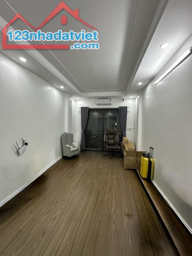 Bán nhà Đền Lừ - Hoàng Mai, Cách ô tô vài bước, Nhà đẹp, ở luôn. 5 tầng đủ công năng, 6.25 - 4