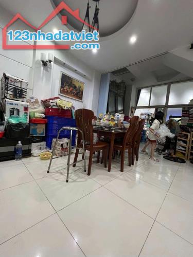 ♣ Nguyễn Biểu Quận 5 Sát Vách Q1, 4 tầng 4X13, 4PN , Sổ vuông, Hoàn Công Đủ 9Tỷ Hơn