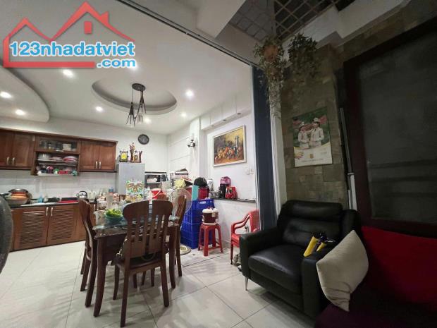 ♣ Nguyễn Biểu Quận 5 Sát Vách Q1, 4 tầng 4X13, 4PN , Sổ vuông, Hoàn Công Đủ 9Tỷ Hơn - 3