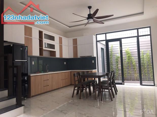 Bán nhà mặt tiền đường A2 KĐT VCN Phước Hải sổ hồng hoàn công - 1