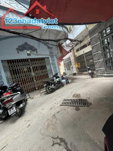 Cần bán nhà Khâm Thiên DT 20m2, 3 Tầng LÔ GÓC - KINH DOANH - 60m ra Hồ bán nhỉnh 4 tỷ