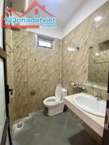 Cần bán nhà Khâm Thiên DT 20m2, 3 Tầng LÔ GÓC - KINH DOANH - 60m ra Hồ bán nhỉnh 4 tỷ - 2