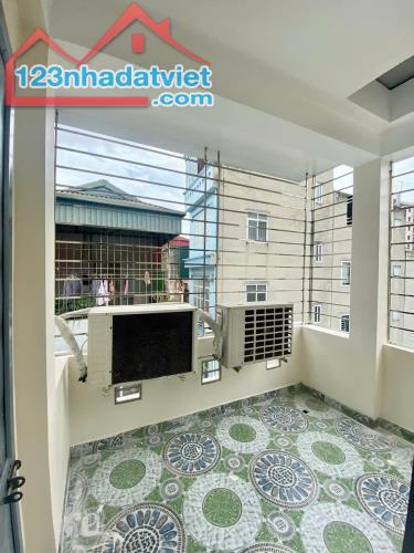 Cần bán nhà Khâm Thiên DT 20m2, 3 Tầng LÔ GÓC - KINH DOANH - 60m ra Hồ bán nhỉnh 4 tỷ - 3