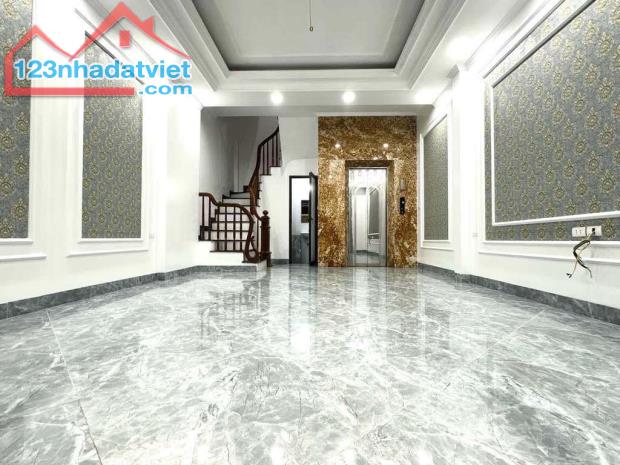 Hàng xóm Vinhomes Mới đẹp, thang máy-Tây Mỗ, Nam Từ Liêm, -41m2x5T nhỉnh 5 tỷ