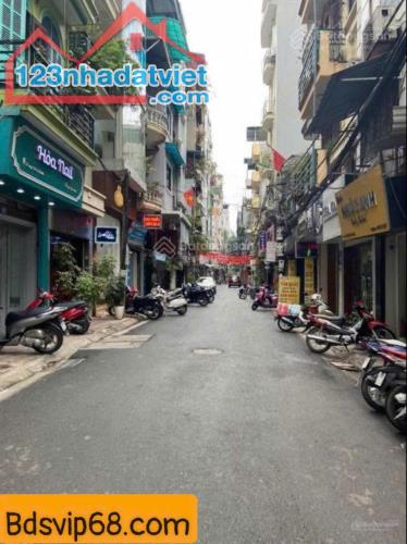 Bán nhà phố Cát Linh, quận Đống Đa, ngõ thông rộng hơn 6m, 64m2 mặt tiền 4.8m giá 25 tỷ