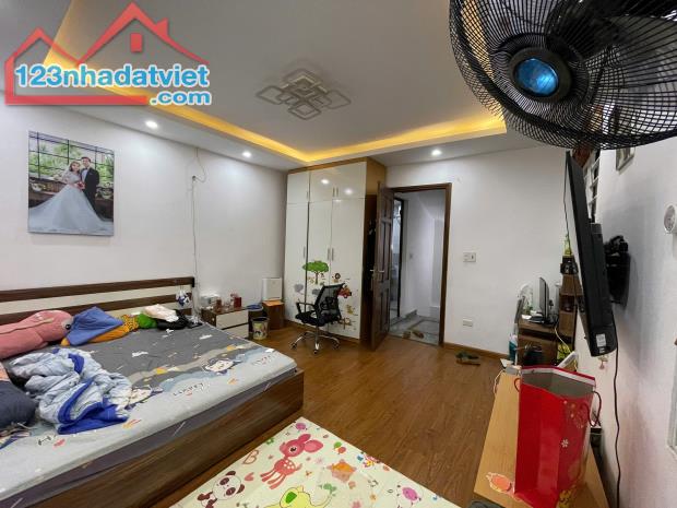 BÁN NHÀ 5 TẦNG - NGÕ NÔNG, GẦN PHỐ GIÁP BÁT & KIM ĐỒNG  GIÁ HƠN 5 TỶ - 3