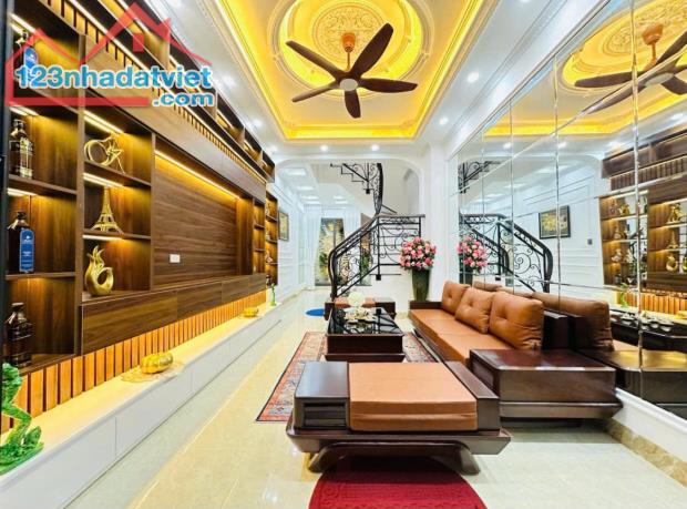 Bán nhà Thịnh Quang, Đống Đa, 40m2x4t, gần phố, gần ô tô, phân lô thoáng sáng.