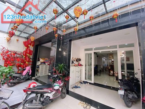 Nhà Hẻm Ôtô Đường Cách Mạng Tháng 8 Quận 10 Phường 15.