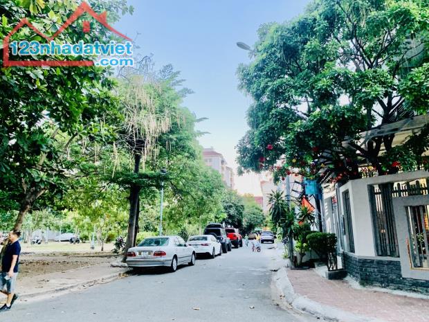 5x24m KDC Nam Long Q7 - 4 tầng mới đẹp - view công viên - giá 16.79 tỷ