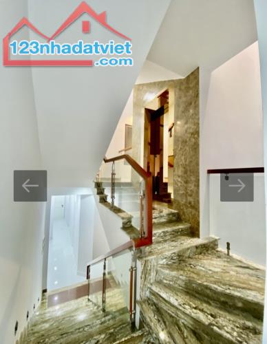 Mặt tiền KD Âu Dương Lân, P.3, Q.8, DT: 150m2, Bốn tầng thang máy, giảm 1 tỷ 5 còn 24 tỷ 2 - 3
