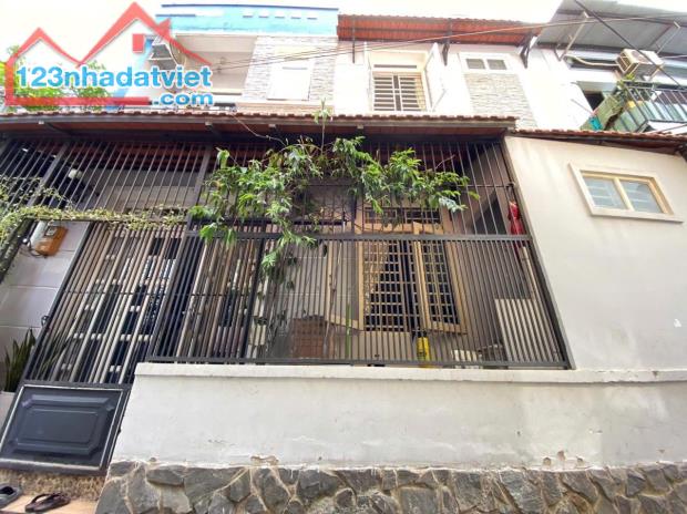 Bán nhà hẻm Lương Văn Can,P.15,Q.8,dt: 6 x 8 nhà xây 2 tầng 3 Tỷ 5.