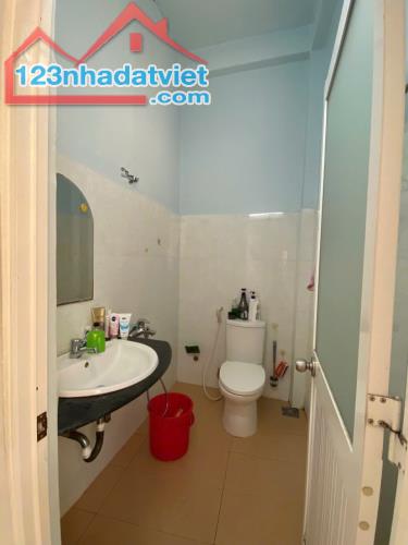 Bán nhà hẻm Lương Văn Can,P.15,Q.8,dt: 6 x 8 nhà xây 2 tầng 3 Tỷ 5. - 4