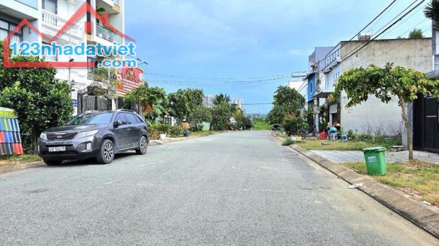 Bán nhà đẹp 3 tầng , hẻm 7m, Long Bình, Vinhomes Quận 9 giá 5 tỷ TL