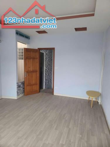 Hàng hót. Gấp Bán nhà 99 Định Công Hạ, Hoàng Mai.  Ngõ oto. DT: 37m. Giá: 6 tỷ 8 - 2
