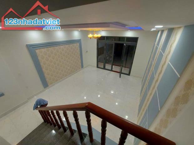 NHÀ PHÚ TÂN 1 TRỆT 1 LẦU PHÚ TÂN ĐƯỜNG XE 7 CHỖ GẦN BÊN XE MINH TÂM