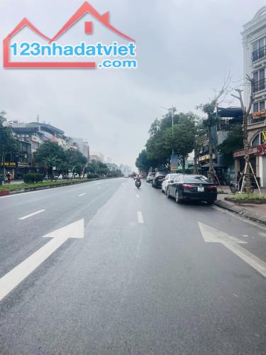 Mặt Phố Hồng Tiến 140m2, MT 8m. Bán Đất Tặng Nhà 3 Tầng Phù Hợp Xây Toà VP 66.8 Tỷ