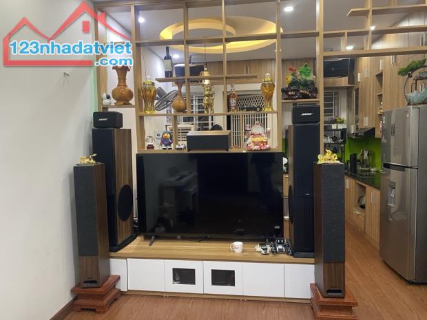 Bán GẤP Căn hộ KĐT Việt Hưng, Căn góc, full nội thất, 75m, 2PN, WC, Giá chỉ nhú 3 tỷ.