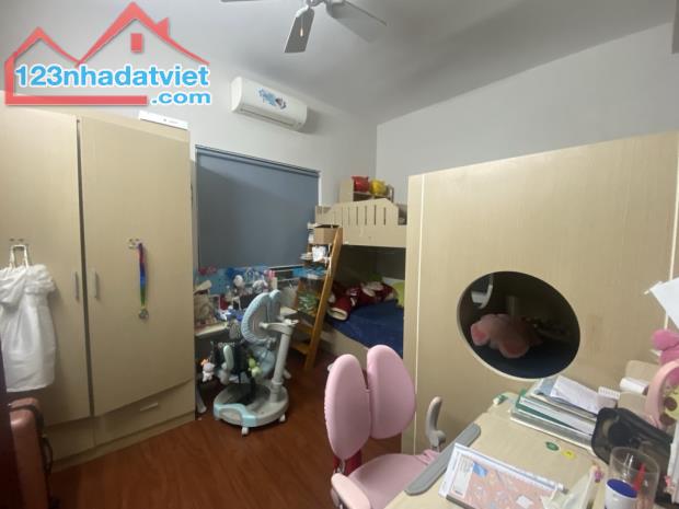 Bán GẤP Căn hộ KĐT Việt Hưng, Căn góc, full nội thất, 75m, 2PN, WC, Giá chỉ nhú 3 tỷ. - 2