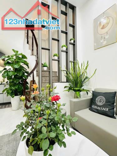 Nhà Đẹp Ở Luôn Ngõ Văn Hương, Đống Đa 21m, 5 tầng, mt 3.5m, giá 4.95 tỷ. - 2