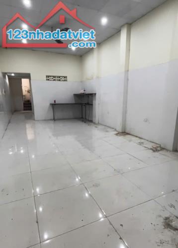 Cho thuê nhà nguyên căn ngõ 120 Tân Mai, 50m2, 2 tầng, 2 ngủ, 7 Triệu