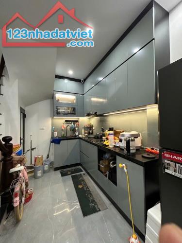 Bán nhà đẹp Hoàng Mai, 30m2, 5 tầng, ôtô đỗ cách 5m, đi bộ ra hồ Đền Lừ, giá nhỉnh 6tỷ - 3