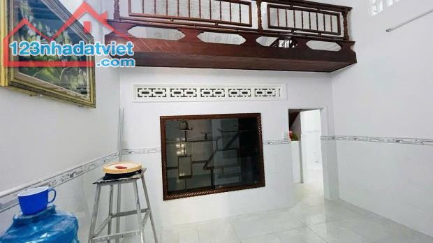 Bán cấp 4 gác lửng phường 3 hẻm Lê Thánh Tôn Tp Tuy Hoà, Giá 990 triệu