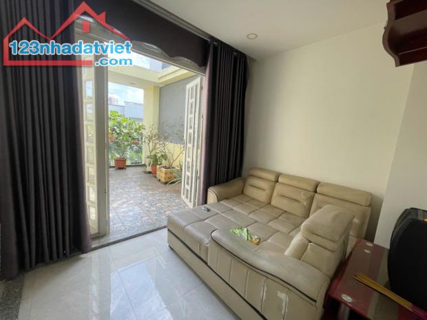 Bán nhà hẻm xe hơi ngay ngã Tư Ga Hà Huy Giáp Thạnh Xuân Quận 12