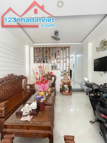Bán nhà hẻm xe hơi ngay ngã Tư Ga Hà Huy Giáp Thạnh Xuân Quận 12 - 1