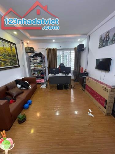 5,65 tỷ, 38 m2, Đường Mậu Lương, Kiến Hưng, Hà đông view đẹp, nhiều tiện ích Nhà riêng