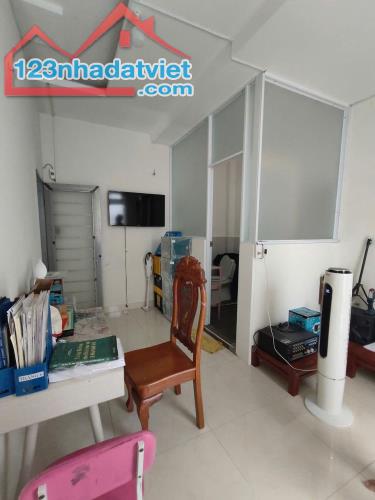 Nhà cực đẹp, đường trước nhà 5M, ngang hiếm 5,6M, 80m2, chỉ 5,6 tỷ, ĐÌnh Phong Phú Quận 9 - 1