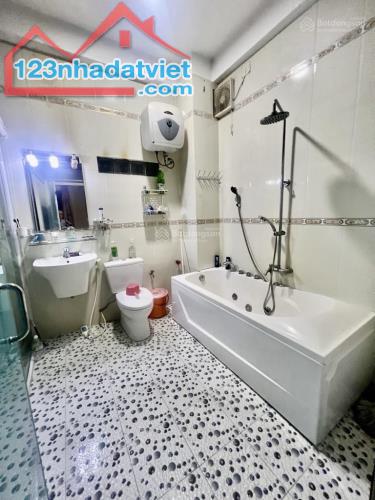 Nhà 4 tầng, 130m2, ngay Nguyễn Duy Trinh, ngang hiếm 7m, nhỉnh 8 tỷ - 2