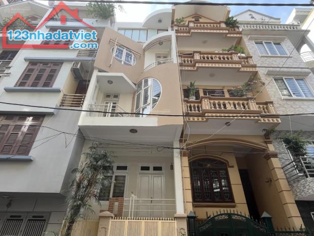 Duy nhất! Phân lô Hoàng Quốc Việt, 7 chỗ vào nhà, 65m2 sổ, 17.3 tỷ, mặt tiền 5m - 2