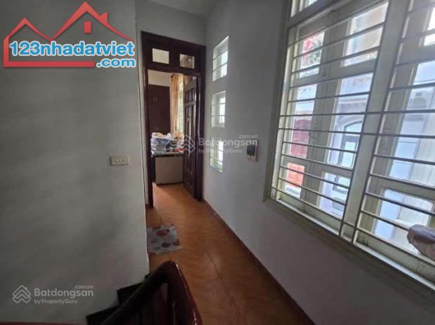 Duy nhất! Phân lô Hoàng Quốc Việt, 7 chỗ vào nhà, 65m2 sổ, 17.3 tỷ, mặt tiền 5m - 3