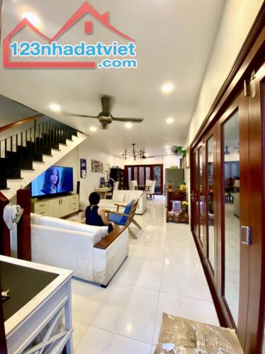 Biệt thự VIP Lê Thị Riêng Q12 , đẹp lộng lẫy ,4Tx115m2 . Giá chỉ  9.0 tỷ.