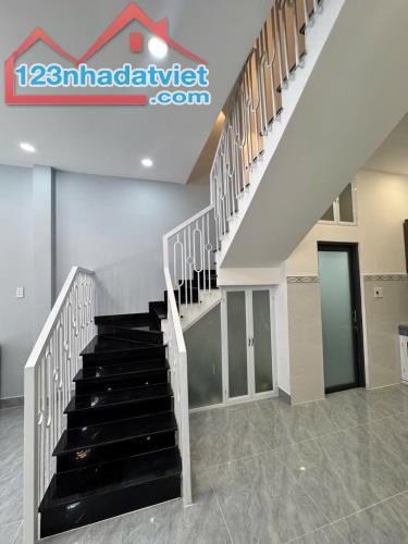 🔥 Nhà đẹp Tân Bình - 40m² - 2 tầng Chỉ hơn 4 tỷ  Sát mặt tiền!  BÁN NHÀ TÂN BÌNH - 4