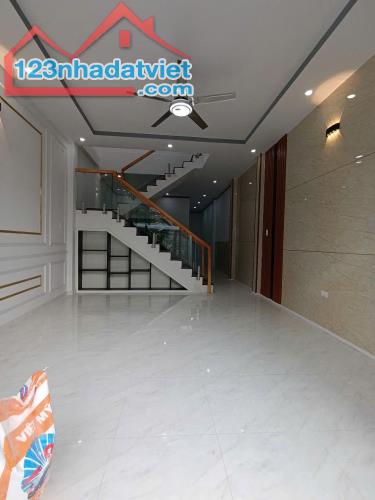 CHÍNH CHỦ VỀ QUÊ BÁN GẤP NHÀ 2 LẦU GIÁP PHƯỜNG TÂN PHONG - 1