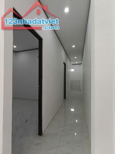 CHÍNH CHỦ VỀ QUÊ BÁN GẤP NHÀ 2 LẦU GIÁP PHƯỜNG TÂN PHONG - 3