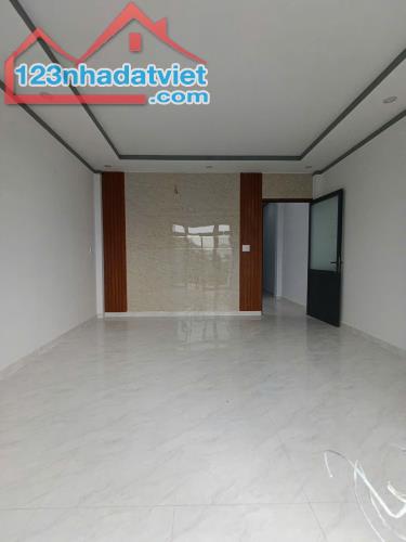 CHÍNH CHỦ VỀ QUÊ BÁN GẤP NHÀ 2 LẦU GIÁP PHƯỜNG TÂN PHONG - 4